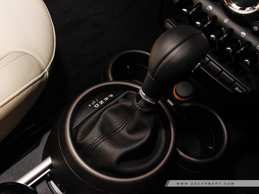 https://i.i-sgcm.com/new_cars/cars/10957/10957_g15