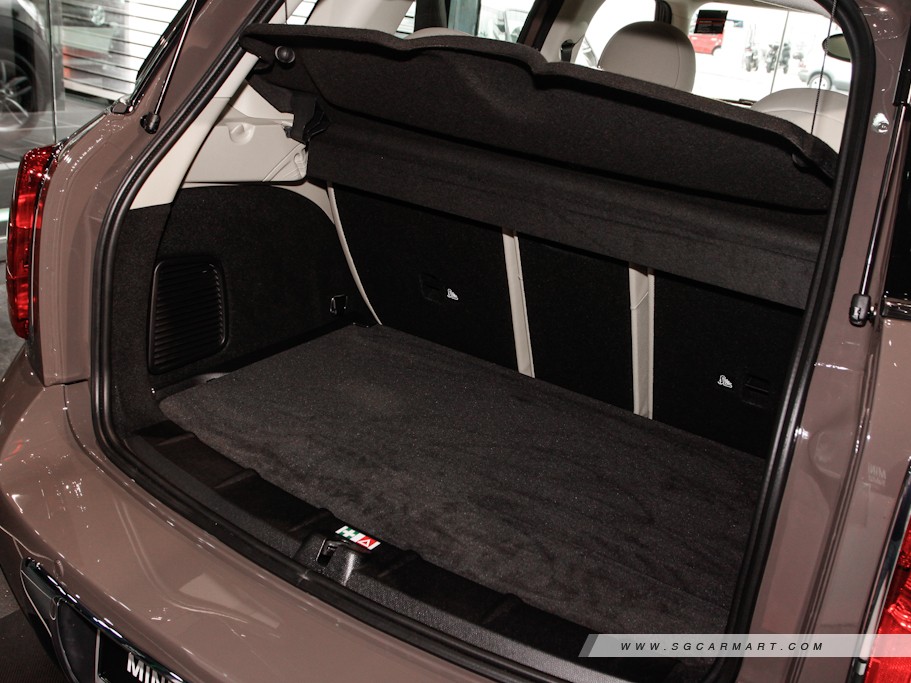 https://i.i-sgcm.com/new_cars/cars/10957/10957_g17