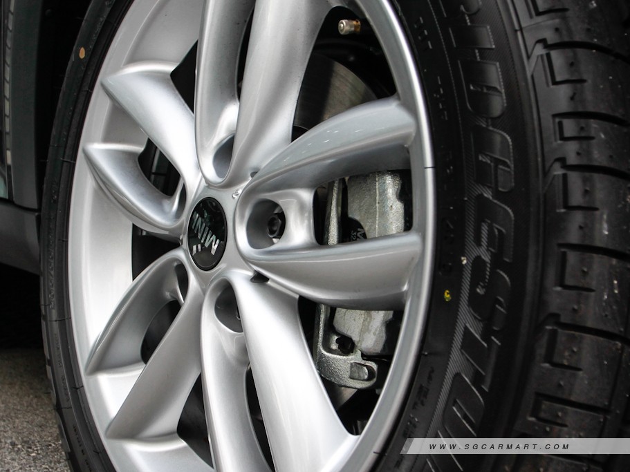 https://i.i-sgcm.com/new_cars/cars/10957/10957_g5