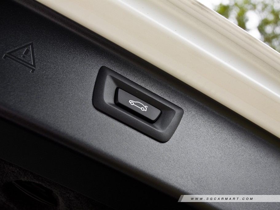 https://i.i-sgcm.com/new_cars/cars/10965/10965_g25