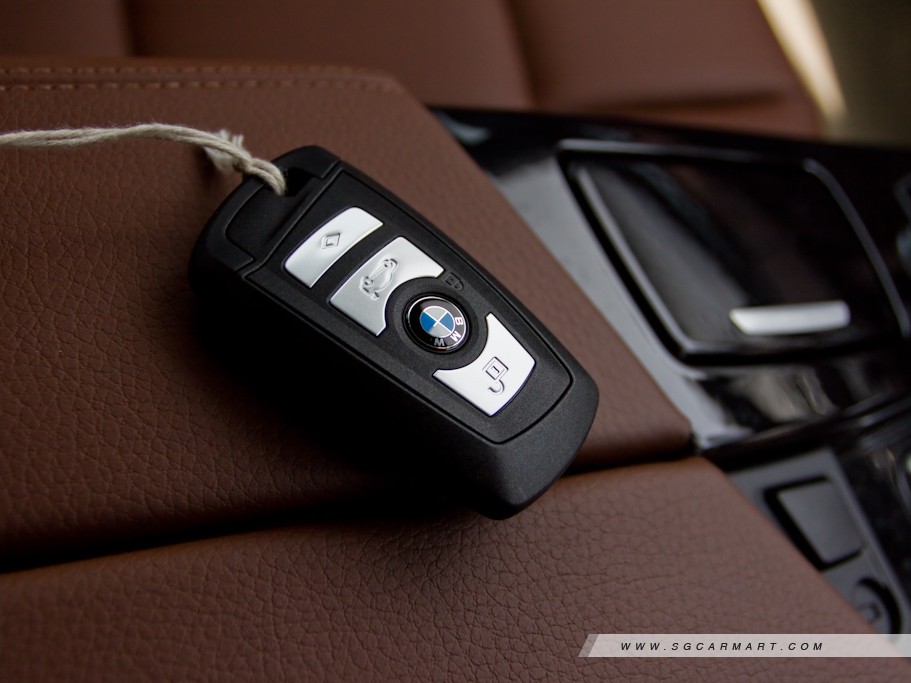 https://i.i-sgcm.com/new_cars/cars/10965/10965_g26