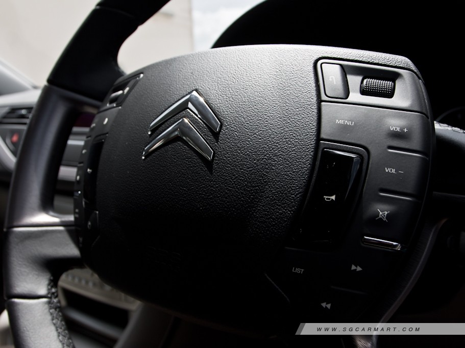 https://i.i-sgcm.com/new_cars/cars/10969/10969_g14