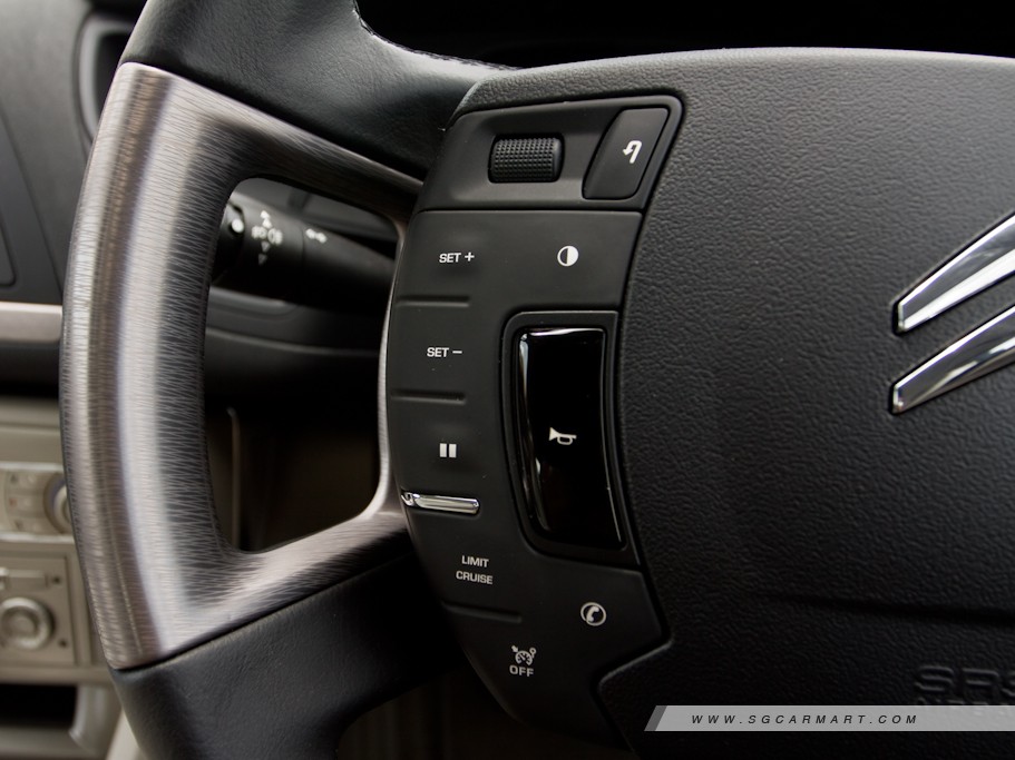 https://i.i-sgcm.com/new_cars/cars/10969/10969_g15