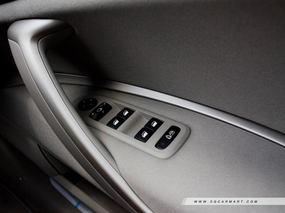https://i.i-sgcm.com/new_cars/cars/10969/10969_g22