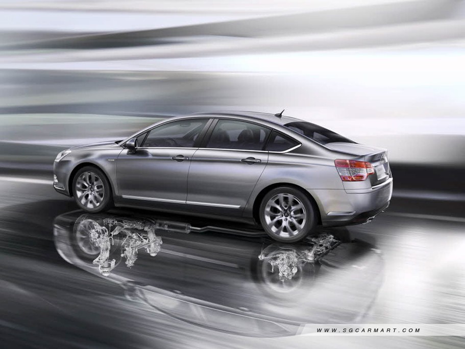 https://i.i-sgcm.com/new_cars/cars/10969/10969_g33