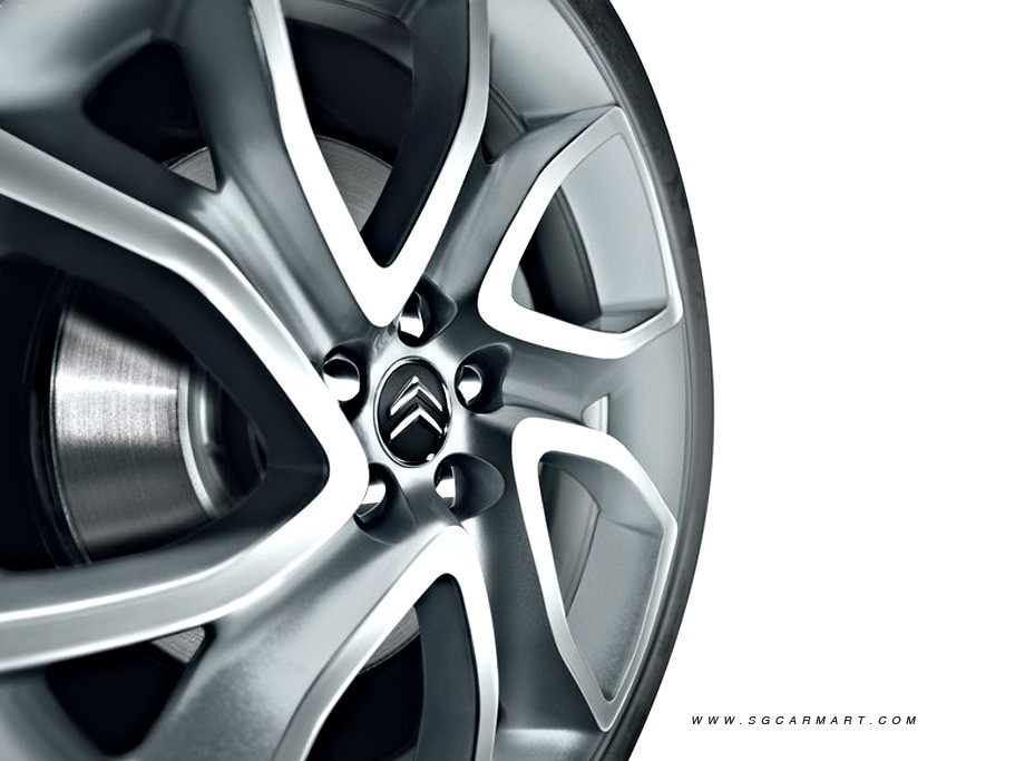 https://i.i-sgcm.com/new_cars/cars/10969/10969_g34