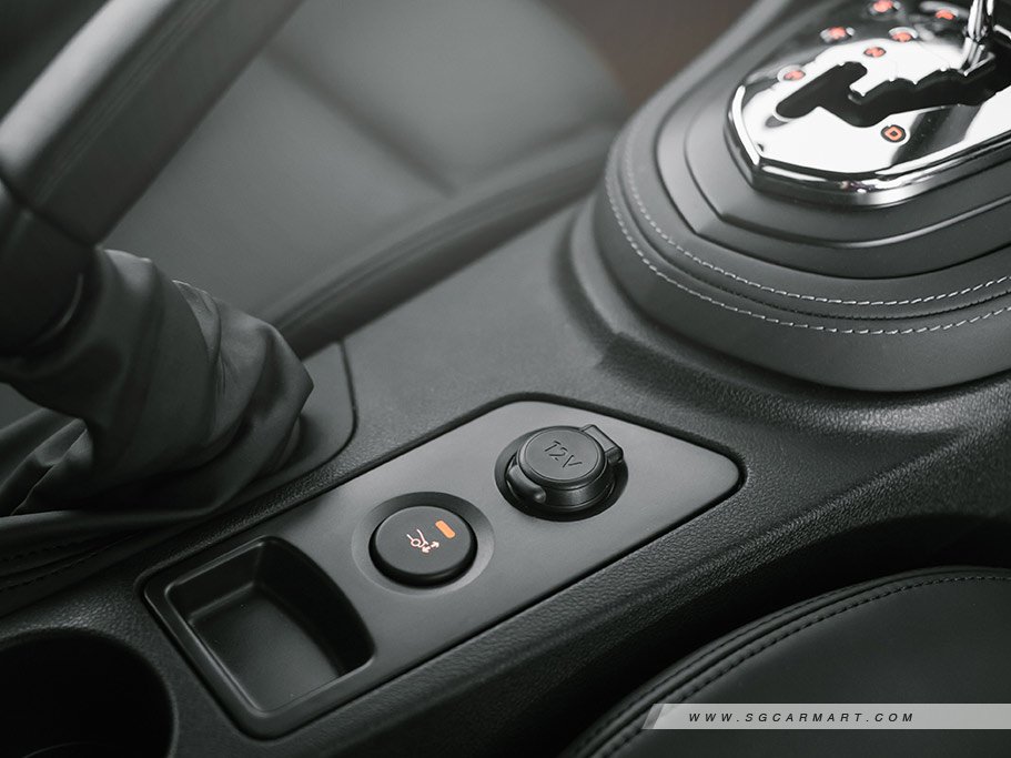https://i.i-sgcm.com/new_cars/cars/10975/10975_g90