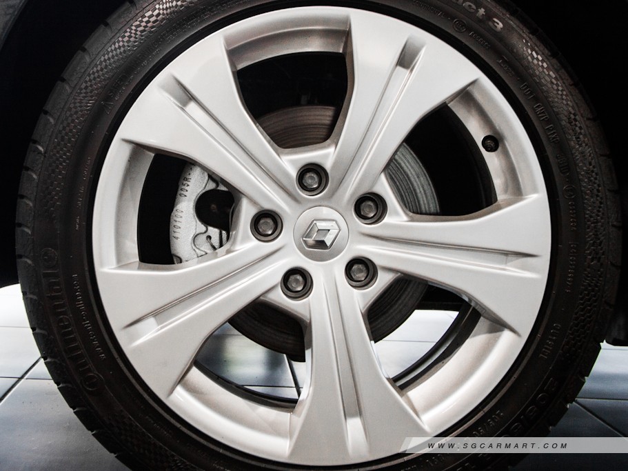 https://i.i-sgcm.com/new_cars/cars/10976/10976_g10
