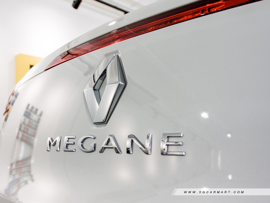 https://i.i-sgcm.com/new_cars/cars/10976/10976_g12