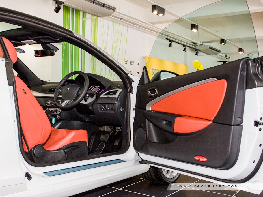 https://i.i-sgcm.com/new_cars/cars/10976/10976_g13