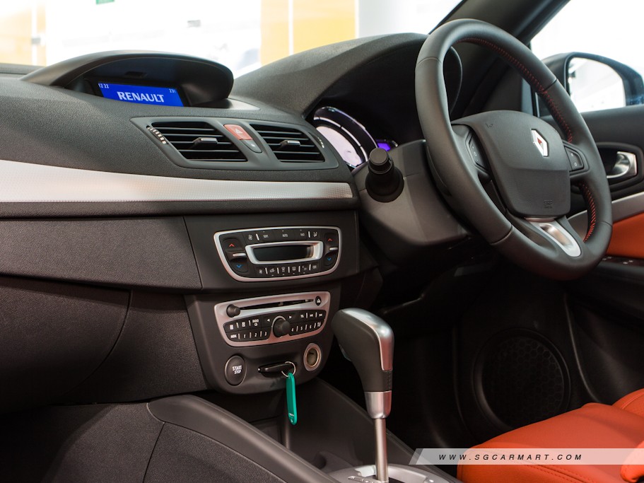 https://i.i-sgcm.com/new_cars/cars/10976/10976_g16