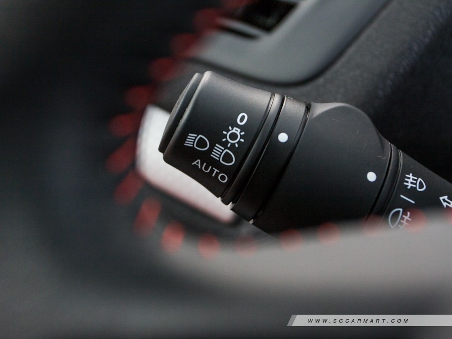 https://i.i-sgcm.com/new_cars/cars/10976/10976_g17