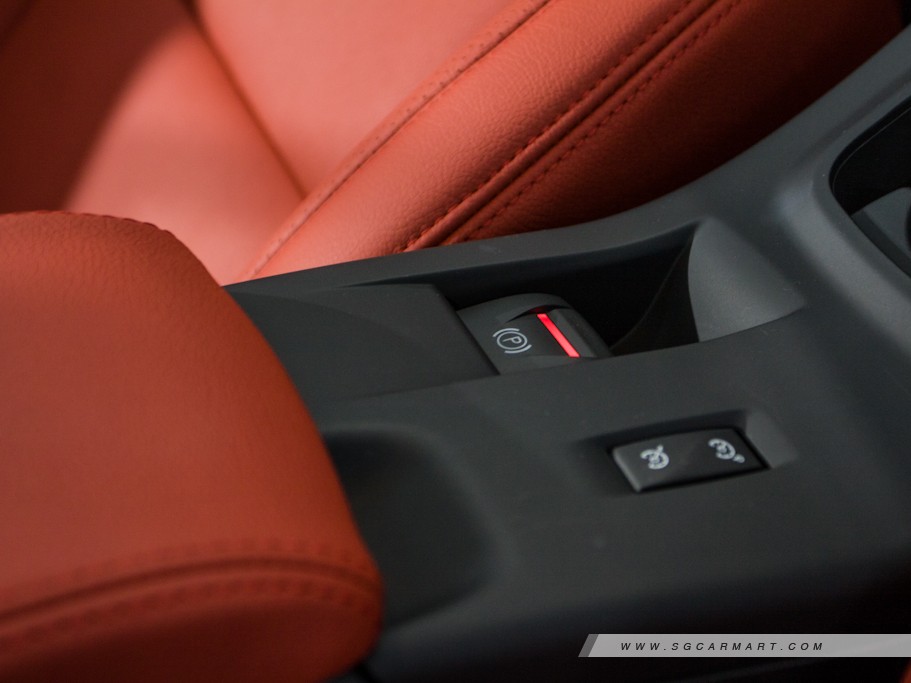 https://i.i-sgcm.com/new_cars/cars/10976/10976_g23