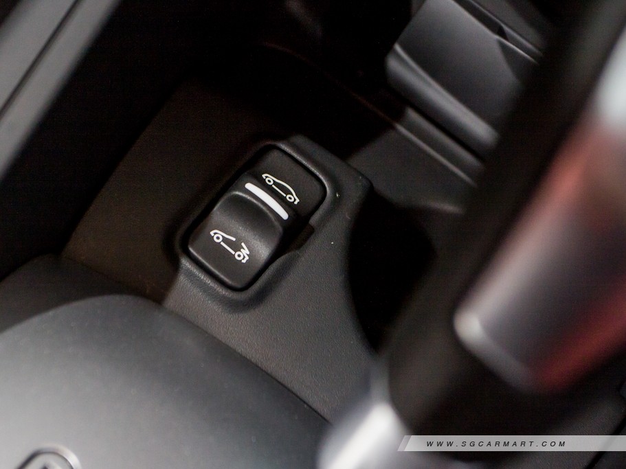 https://i.i-sgcm.com/new_cars/cars/10976/10976_g24