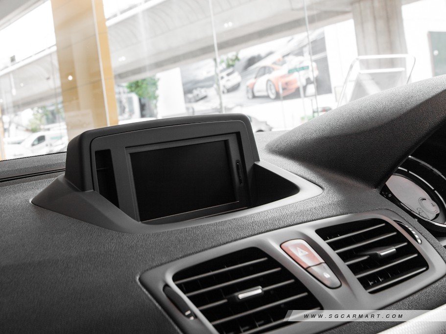 https://i.i-sgcm.com/new_cars/cars/10976/10976_g26
