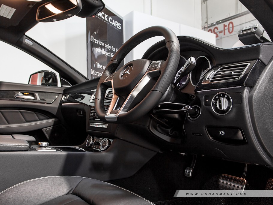 https://i.i-sgcm.com/new_cars/cars/10982/10982_g15