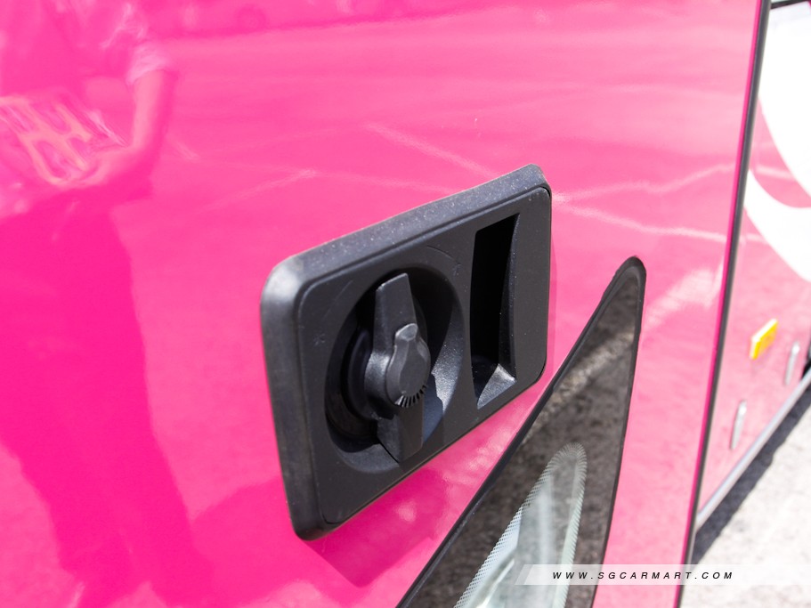 https://i.i-sgcm.com/new_cars/cars/10987/10987_g44