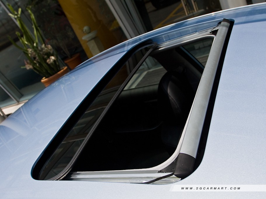 https://i.i-sgcm.com/new_cars/cars/11000/11000_g12