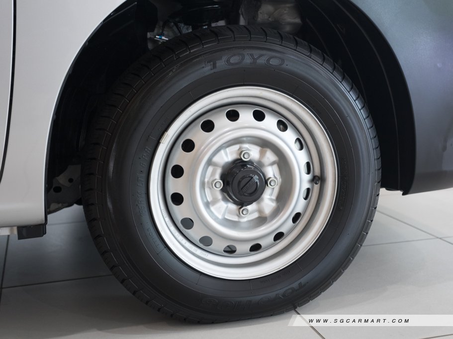 https://i.i-sgcm.com/new_cars/cars/11005/11005_g41
