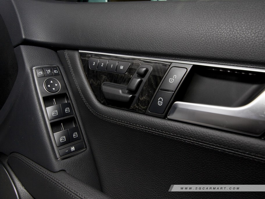 https://i.i-sgcm.com/new_cars/cars/11017/11017_g115