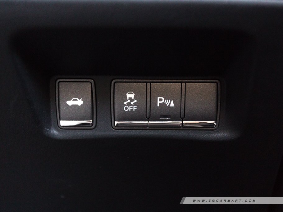 https://i.i-sgcm.com/new_cars/cars/11039/11039_g74