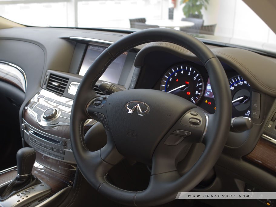 https://i.i-sgcm.com/new_cars/cars/11039/11039_g94