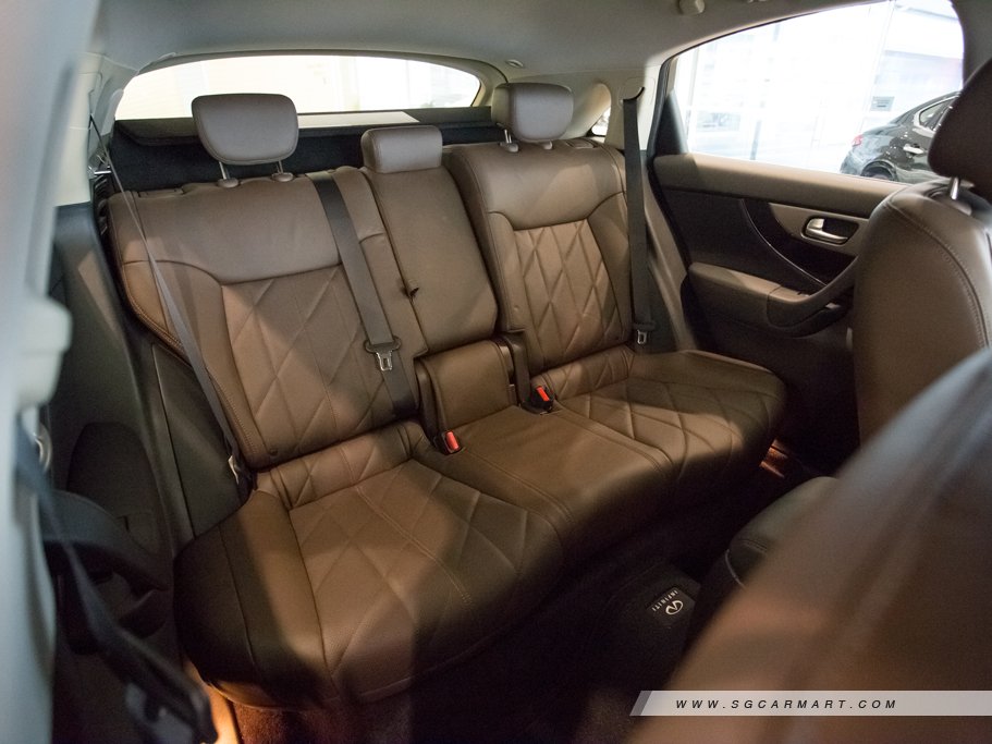 https://i.i-sgcm.com/new_cars/cars/11040/11040_g74