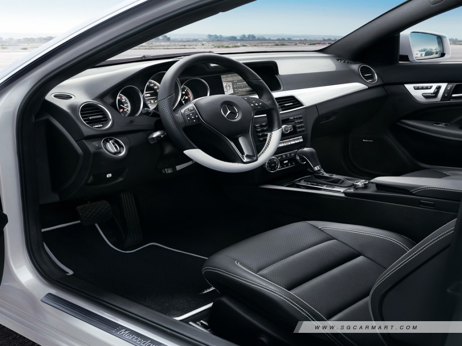 https://i.i-sgcm.com/new_cars/cars/11049/11049_g11