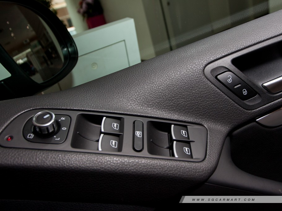 https://i.i-sgcm.com/new_cars/cars/11060/11060_g24