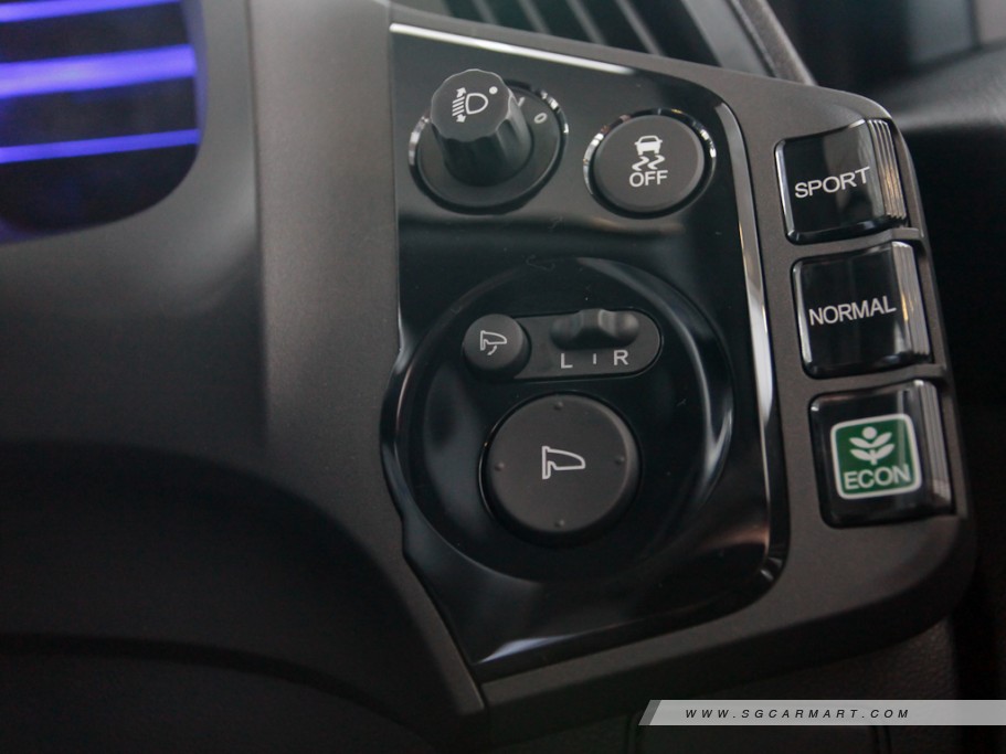 https://i.i-sgcm.com/new_cars/cars/11094/11094_g18