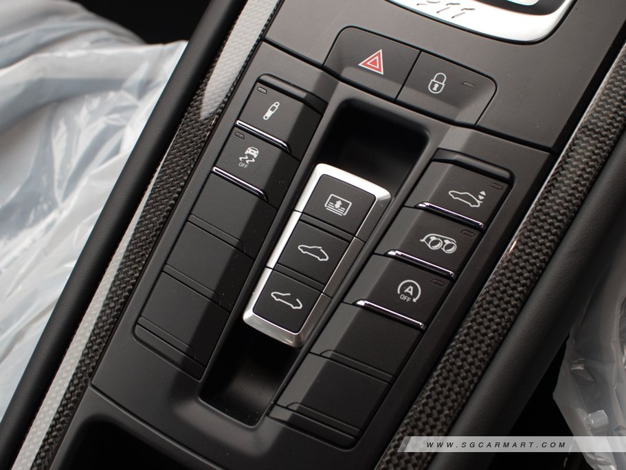 https://i.i-sgcm.com/new_cars/cars/11135/11135_g112