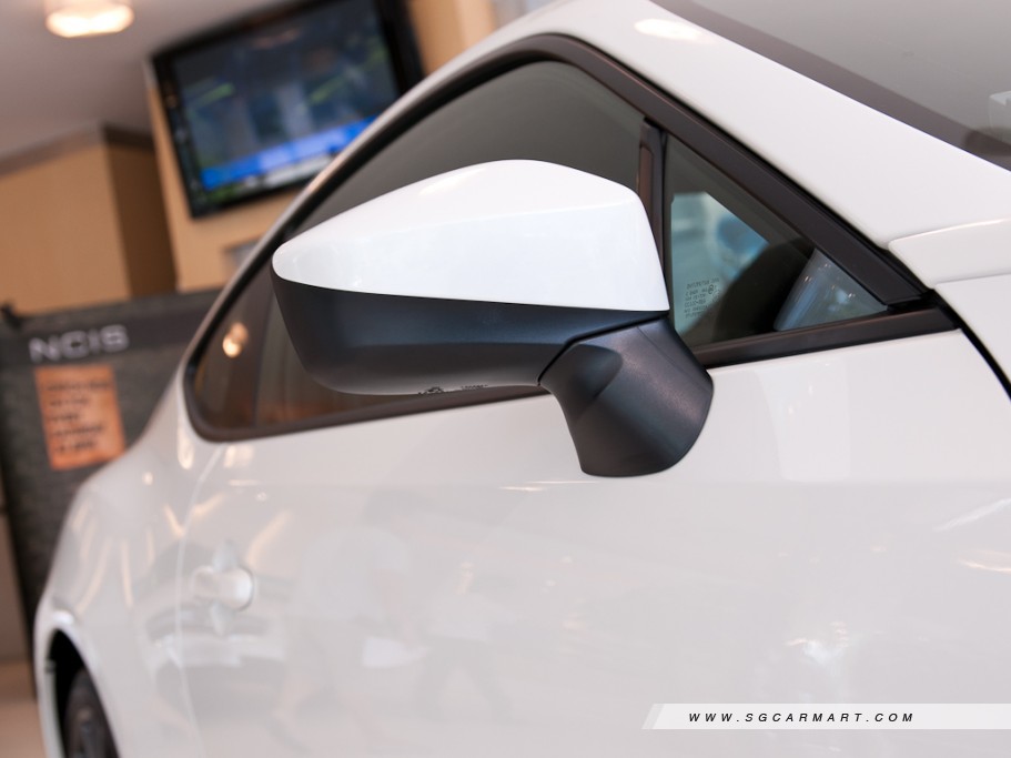 https://i.i-sgcm.com/new_cars/cars/11142/11142_g27