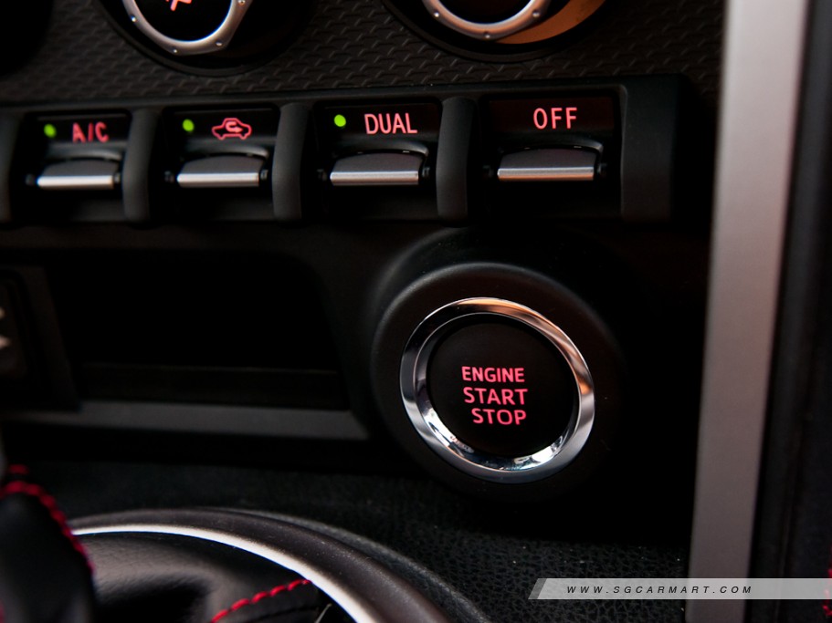 https://i.i-sgcm.com/new_cars/cars/11142/11142_g45