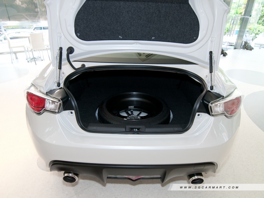 https://i.i-sgcm.com/new_cars/cars/11142/11142_g51