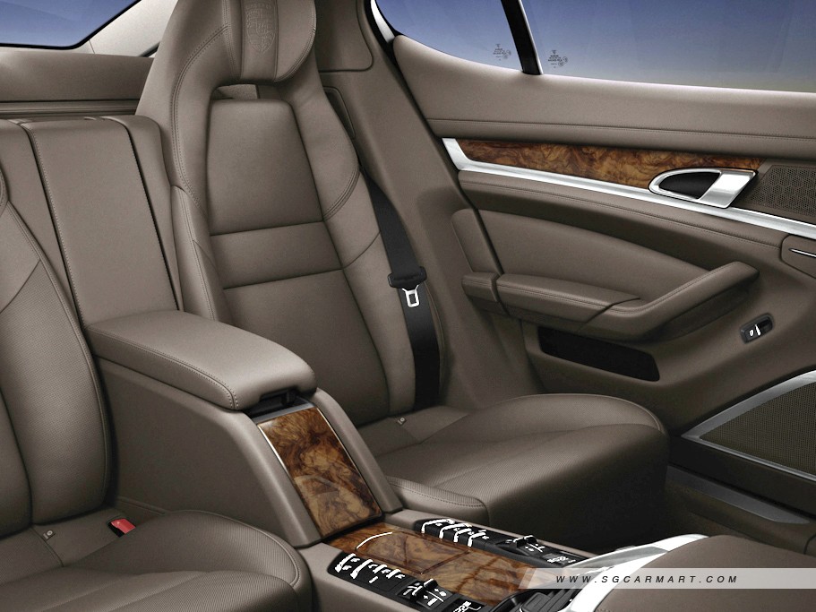 https://i.i-sgcm.com/new_cars/cars/11177/11177_g14