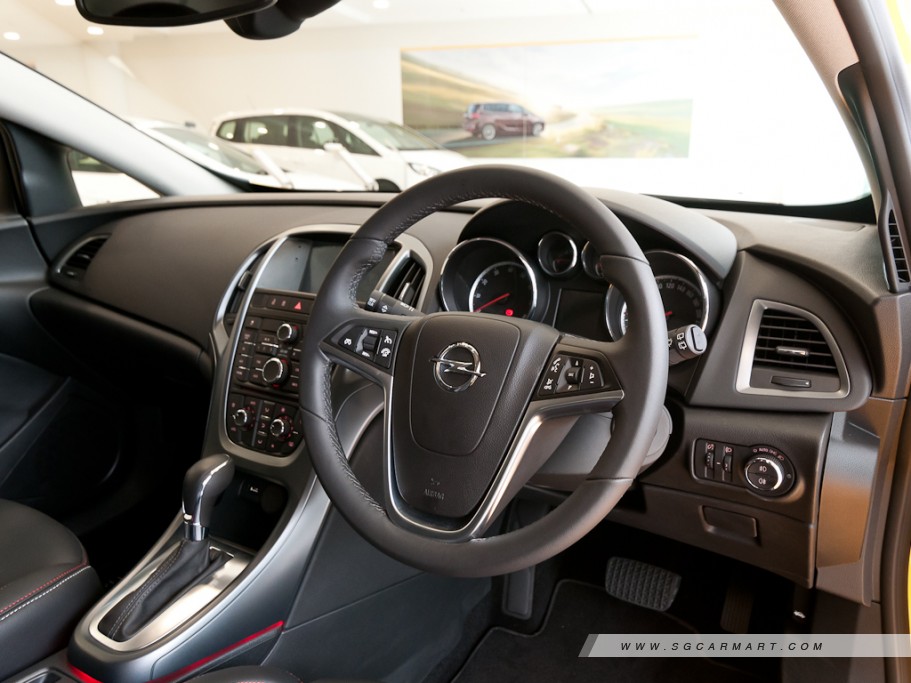 https://i.i-sgcm.com/new_cars/cars/11180/11180_g17