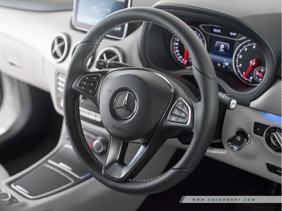 https://i.i-sgcm.com/new_cars/cars/11195/11195_g37