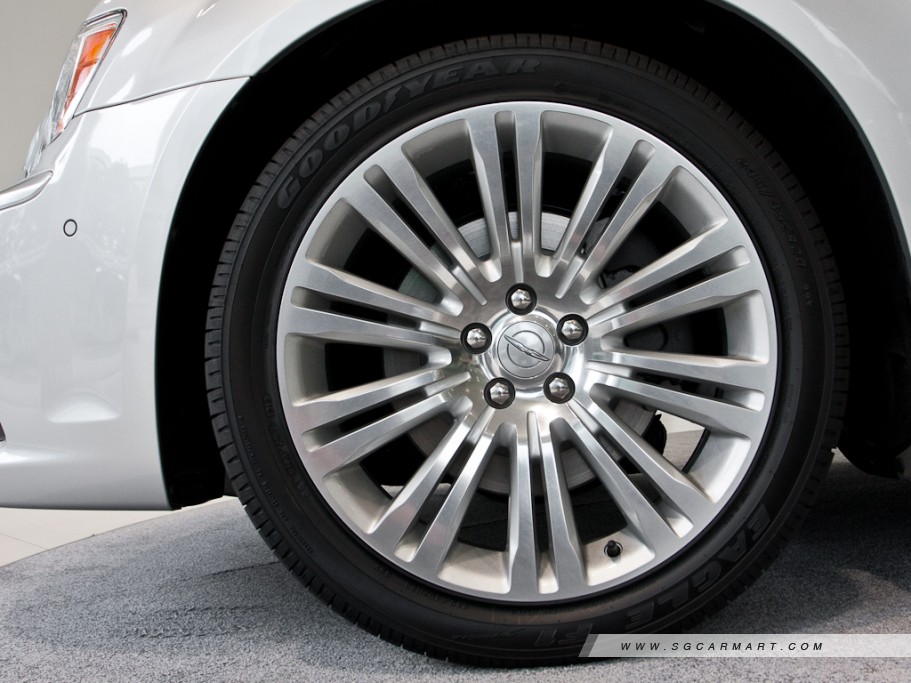 https://i.i-sgcm.com/new_cars/cars/11201/11201_g10