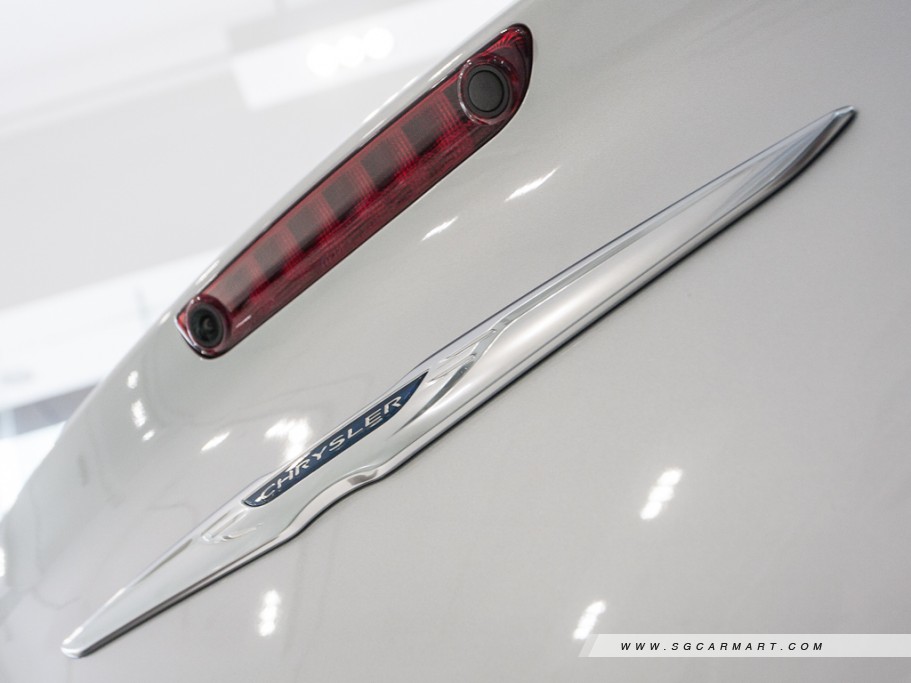 https://i.i-sgcm.com/new_cars/cars/11201/11201_g13