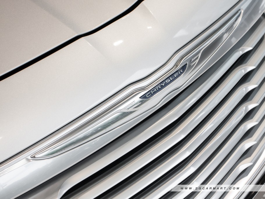 https://i.i-sgcm.com/new_cars/cars/11201/11201_g14