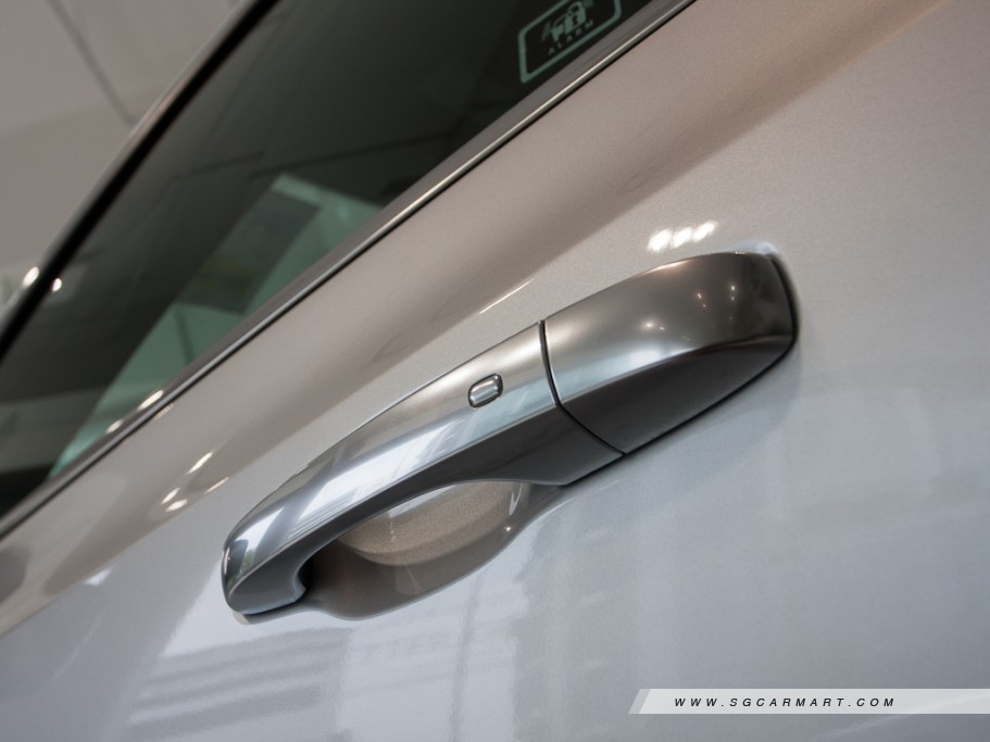https://i.i-sgcm.com/new_cars/cars/11201/11201_g15