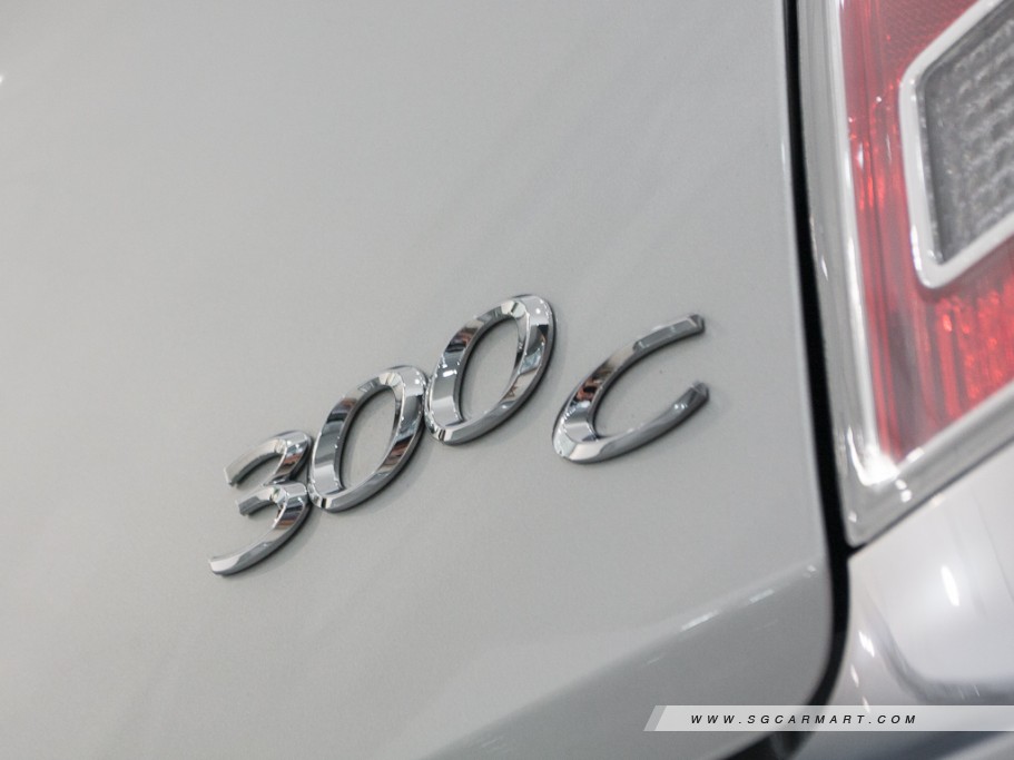 https://i.i-sgcm.com/new_cars/cars/11201/11201_g16