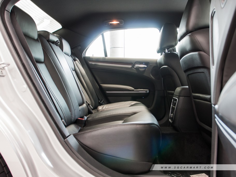 https://i.i-sgcm.com/new_cars/cars/11201/11201_g18
