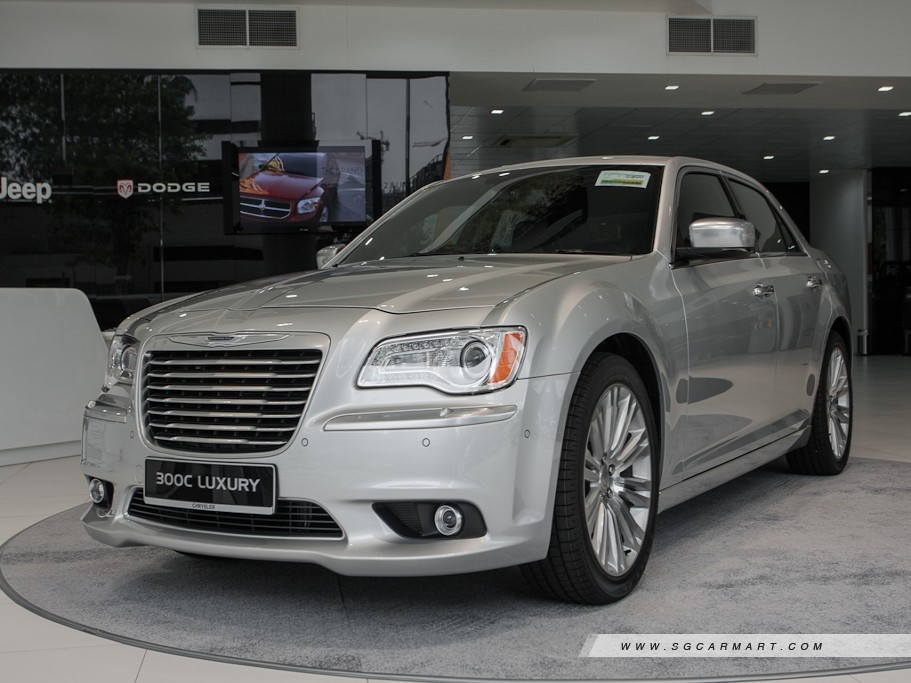 New Chrysler 300C Photos, Photo Gallery - sgCarMart