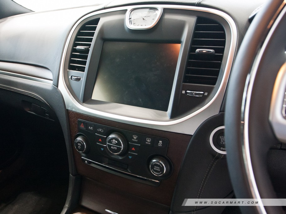 https://i.i-sgcm.com/new_cars/cars/11201/11201_g23