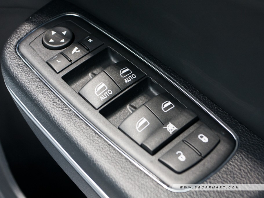 https://i.i-sgcm.com/new_cars/cars/11201/11201_g31