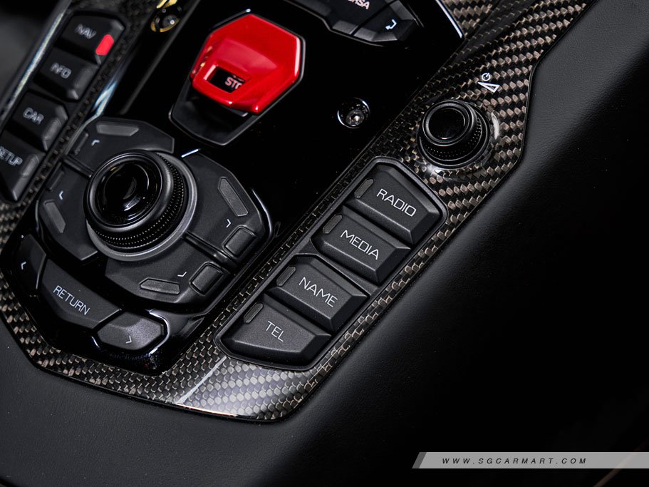 https://i.i-sgcm.com/new_cars/cars/11205/11205_g44