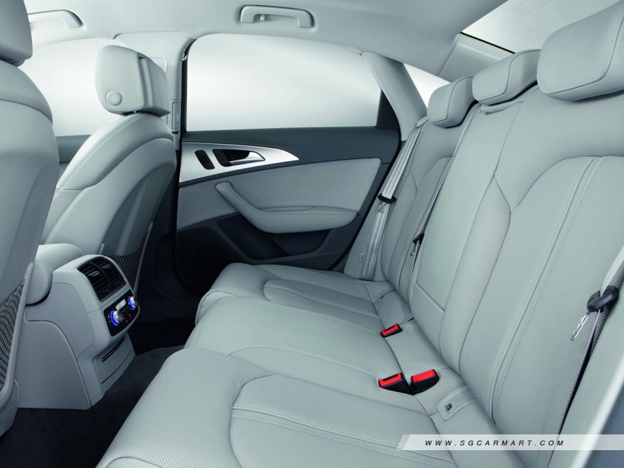 https://i.i-sgcm.com/new_cars/cars/11206/11206_g15