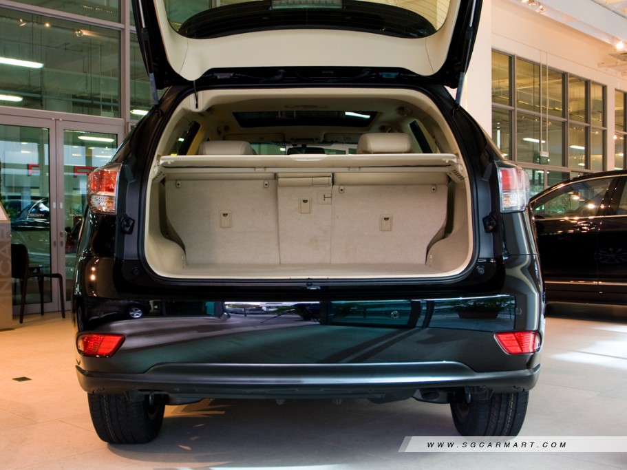 https://i.i-sgcm.com/new_cars/cars/11212/11212_g11
