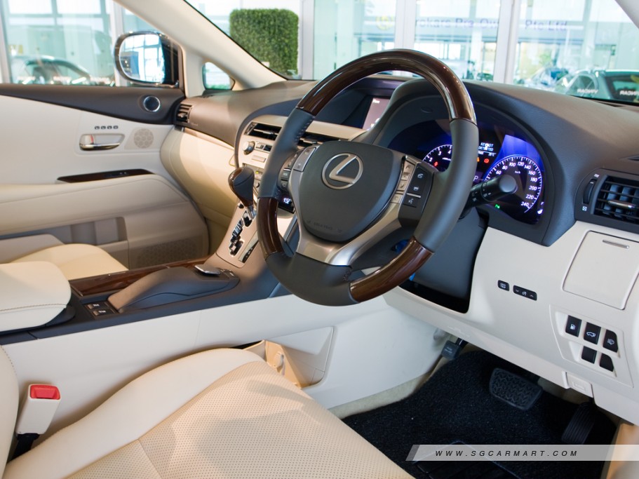 https://i.i-sgcm.com/new_cars/cars/11212/11212_g14